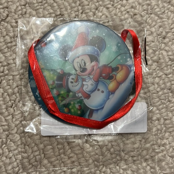 NWT - Disney - Adorable Mickey Mouse with snowman ornament! - Picture 6 of 7
